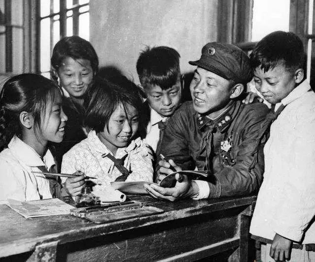 "3·5"学雷锋,杭州市少先队员向全体防疫志愿者致敬