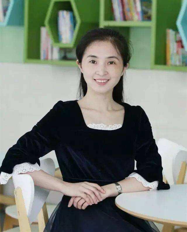 深圳一小学美女副校长胡红梅被曝抄袭后道歉无诚意被质疑
