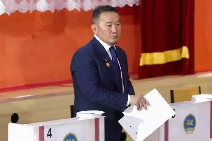 蒙古国总统竟是个肌肉男,普京都被他秒杀了_巴特图勒