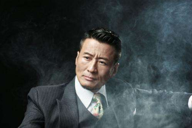 他为了情人，与妻子分居9年却不离婚，如今落魄
