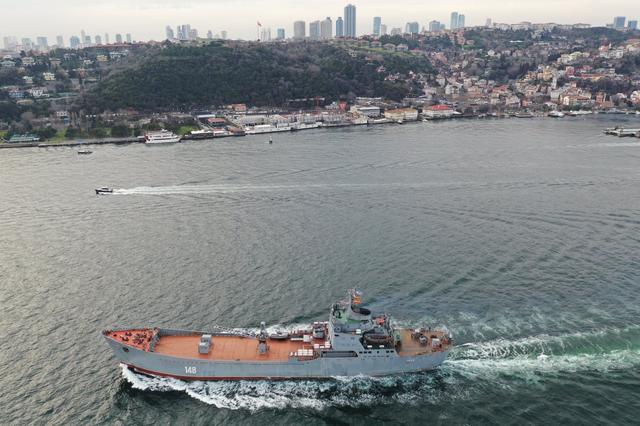 土耳其威慑封锁海峡阻止俄军货船，俄罗斯国防部下令：直接开火不用请示