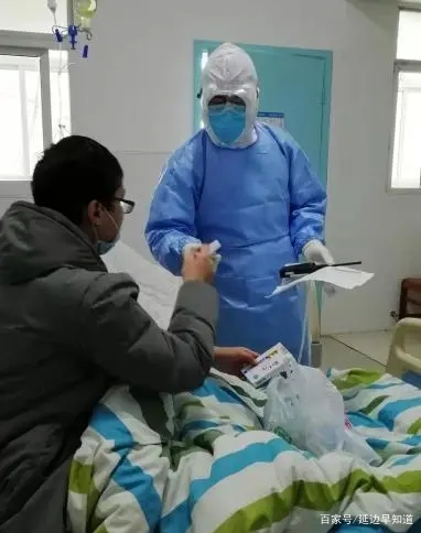 老人口罩医生_医生卡通图片戴口罩(2)