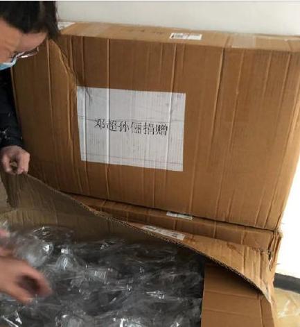 网曝邓超到前线做志愿者，与孙俪一个月无互动