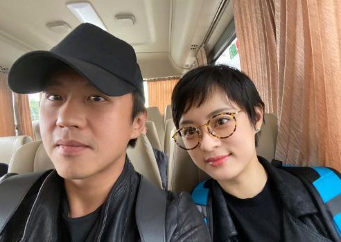 网曝邓超到前线做志愿者，与孙俪一个月无互动