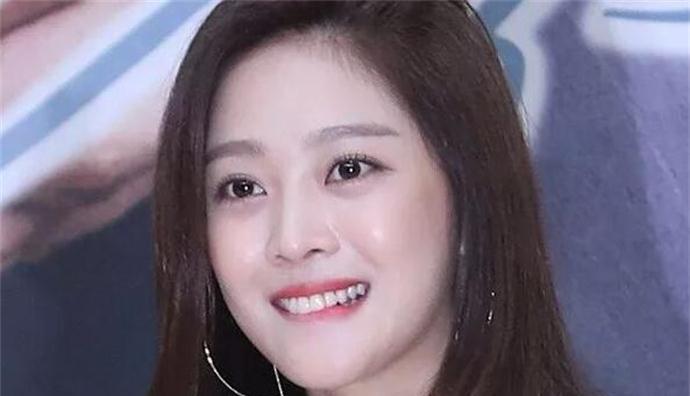 赵宝儿跟谁长得像 与崔雪莉照片对比零辨识度