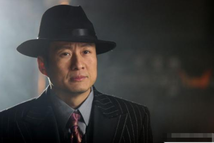 他为了情人，与妻子分居9年却不离婚，如今落魄