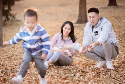 与杜淳同居7年无果，今嫁富二代3年生2子，31岁被