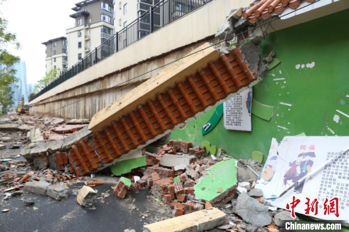 广西南宁一小学百米围墙坍塌无人员伤亡事故原因查明