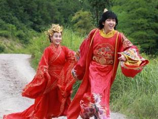 拖了三年才播的电视剧，女二已成顶级流量，女