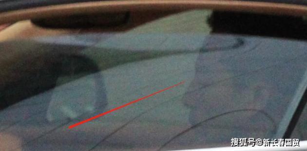 汪小菲开车等红灯时刷手机，大S：我会好好教训