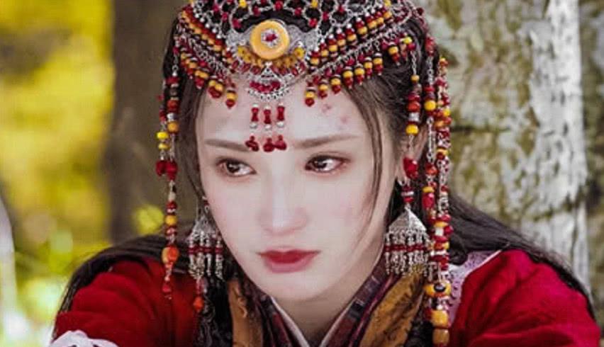 原创东宫:女主小枫"半唇妆"的原因曝光,看到她昔日的剧照后,秒懂