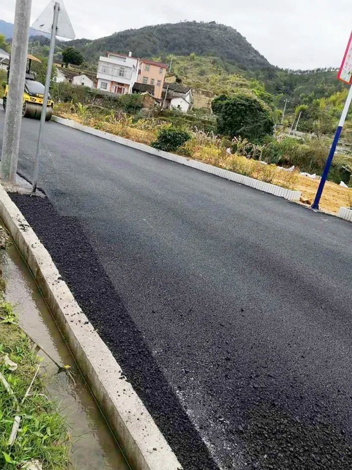 大埔又一条村道铺柏油路了!洲瑞几时有这么漂亮的路?