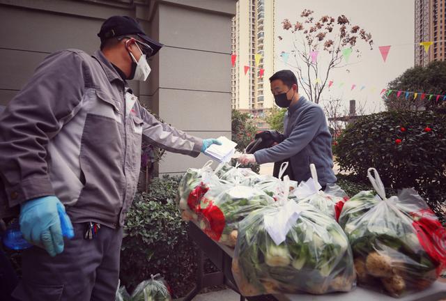 直面武汉居民喊“假的”，是最真实的考察