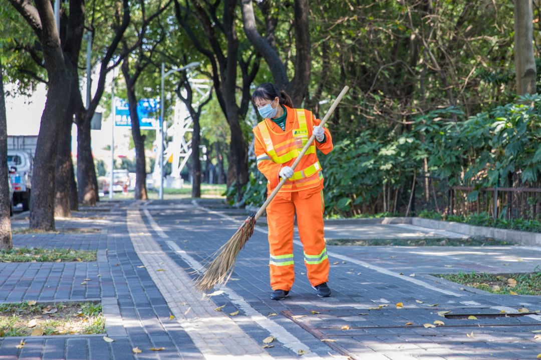 她们是环卫工人,疫情之下依然保卫城市卫生