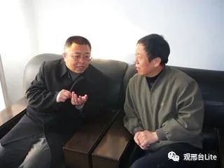 时任沙河公安局长邢群英(右)在指导工作邢群英随后回到邢台市局,主