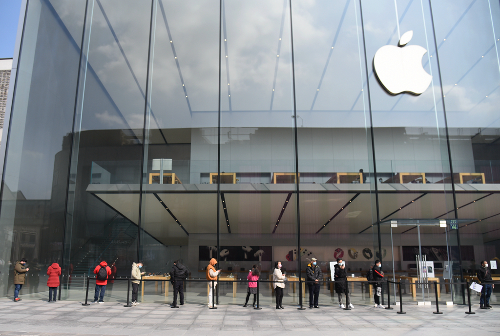 杭州：苹果店实行预约制 顾客自觉排队保持距离