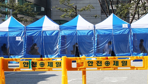 韩国确诊近6600、“新天地”捐款被拒，未来几天