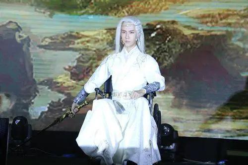 《两世欢》于朦胧眼神不对？其实是受伤，接连
