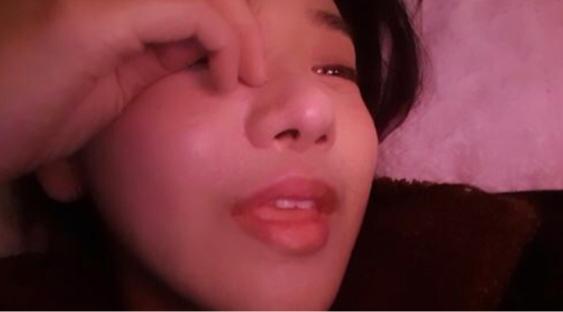 清纯网红醉倒男生家被直播满脸潮红一脸享受私密照意外外流