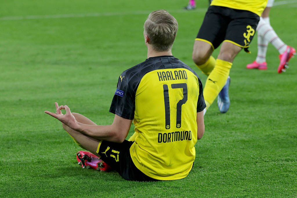 银河战舰皇马一期阵容 b93aa60269084fddb80f1dfefc2c365e.jpeg