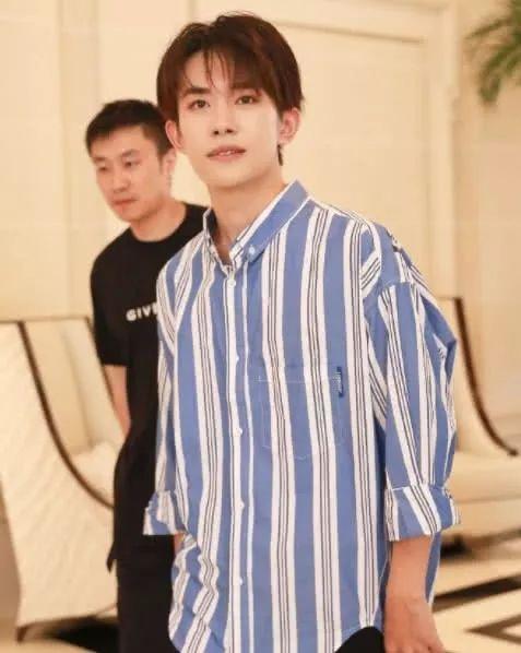 易烊千玺图片日常 bf0d523c7f47470aa76f3665908c7df0.jpeg