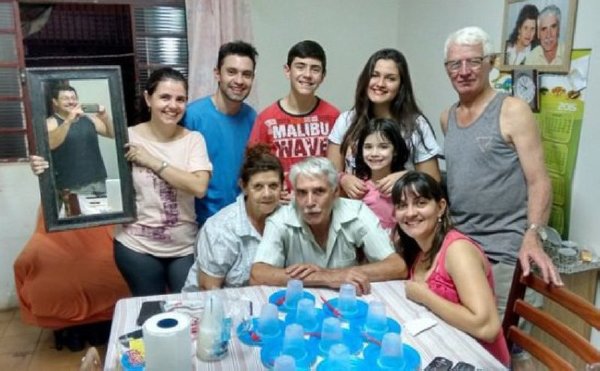 十四人的全家福 c2d7f12973b44b6397e789fc3ae1970e.jpeg