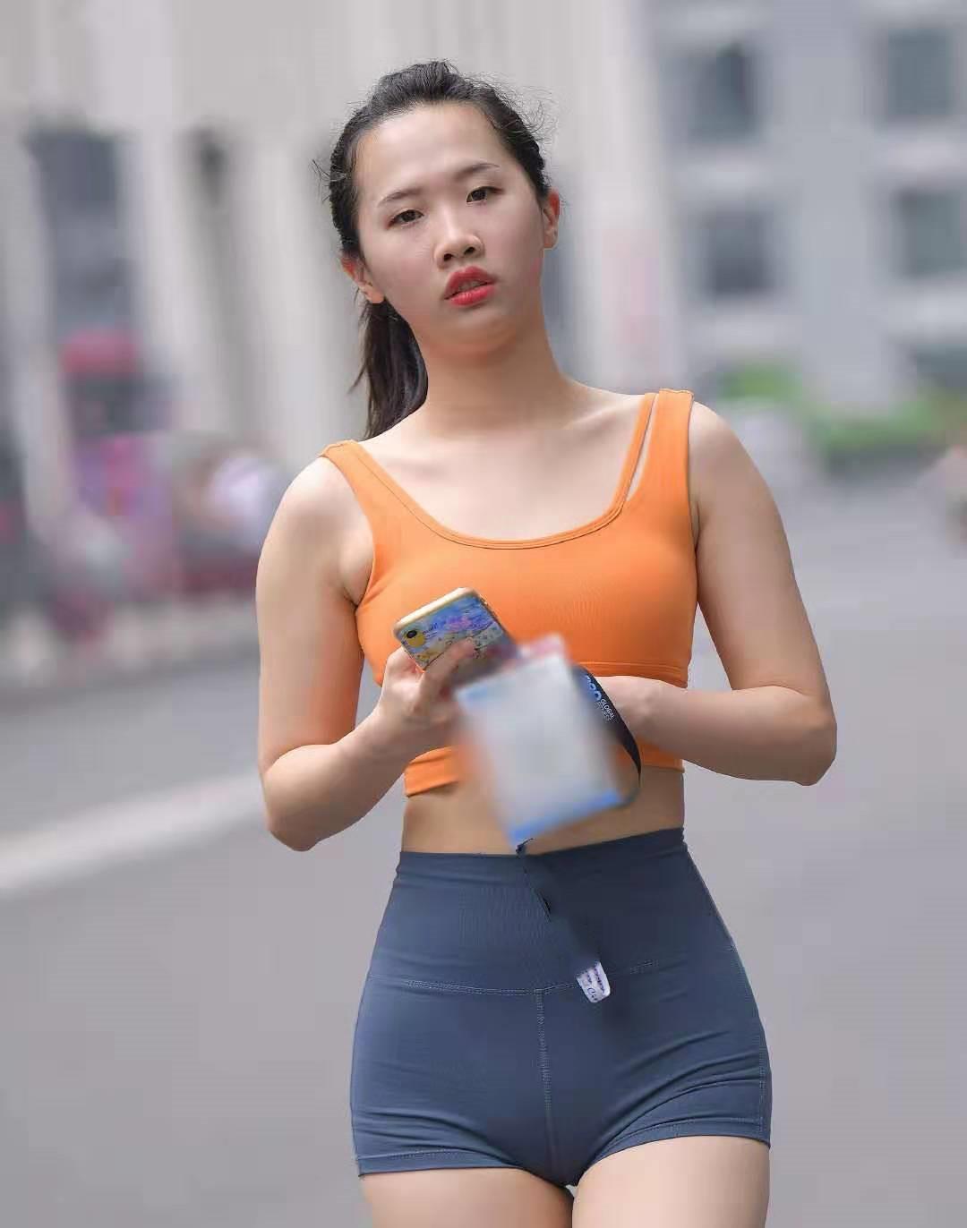 原创穿搭摄影:还是头一次叫到紧身超短裤,是长裤剪的吗