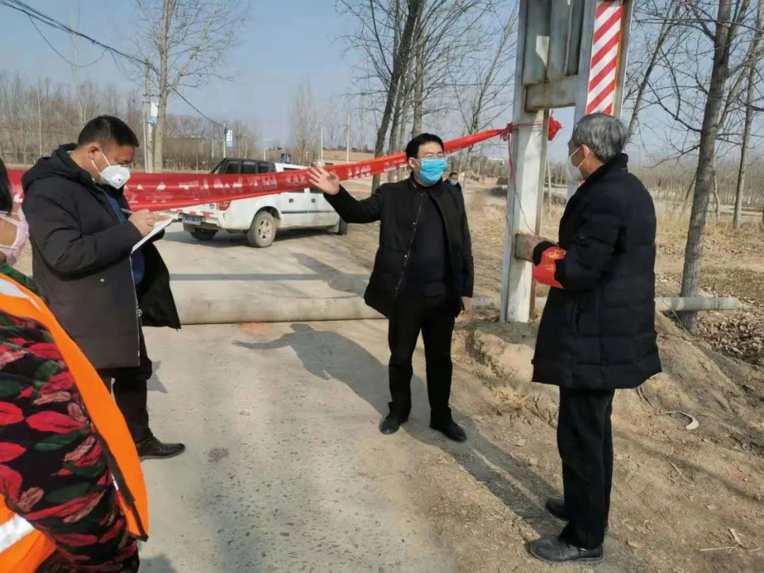 县人大代表,侯庙镇镇长蒋坤督导疫情防控工作.