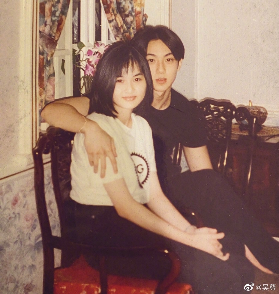 吴尊晒16岁时与林丽莹合照，欠了15年的婚礼要补