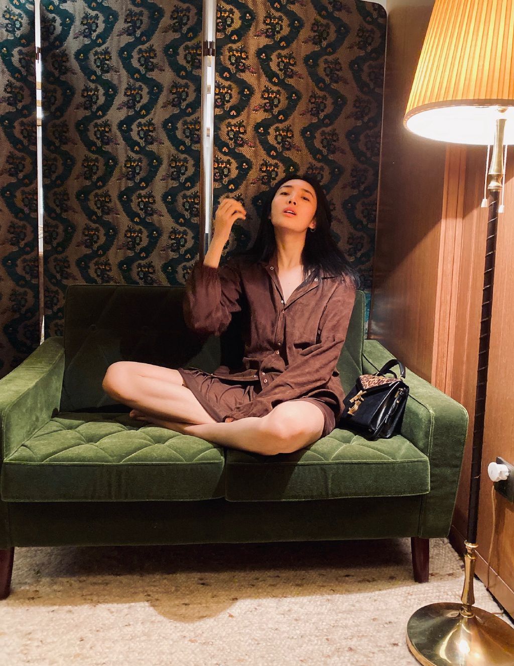 28岁王紫璇晒睡衣照,长发撩人难掩绝美身材