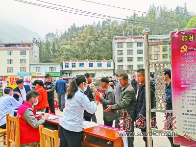 广西招聘会_广西 东盟经开区秋季招聘供4000岗位 求职者上万(3)