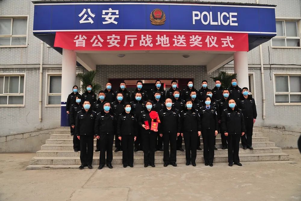 县公安局领导排名_公安局门口照片