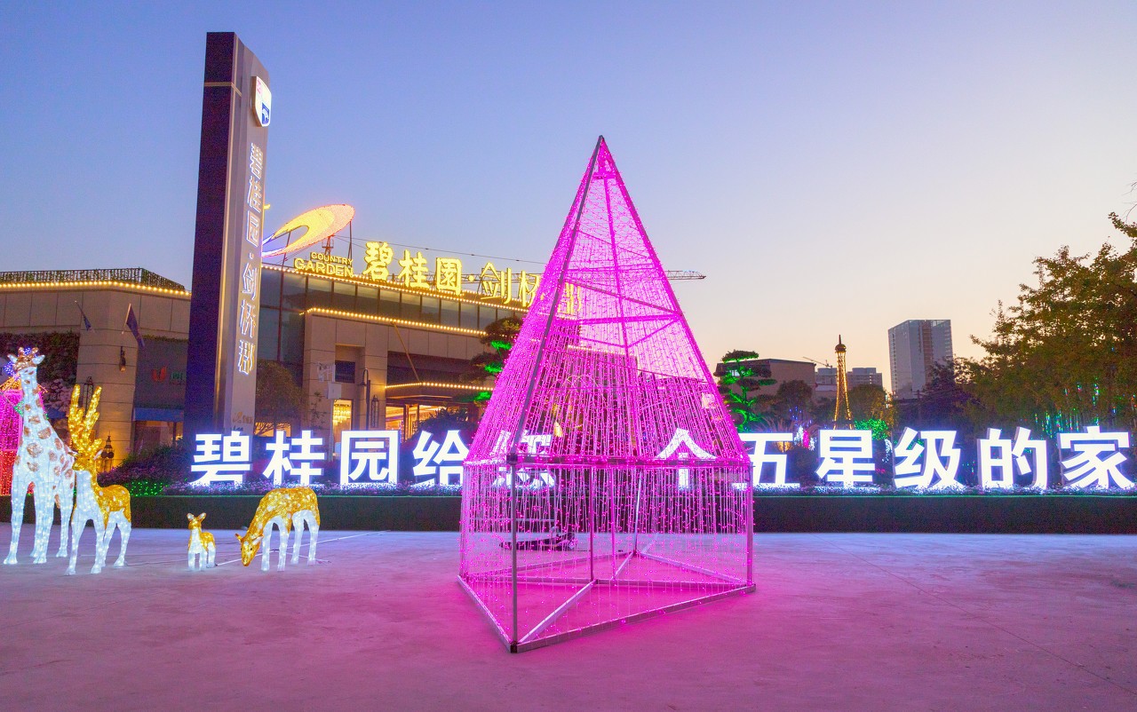 地产三巨头的较量:恒大冲上销冠,碧桂园价格同比上涨 地产三巨头的较量:恒大冲上销冠,碧桂园价格同比上涨