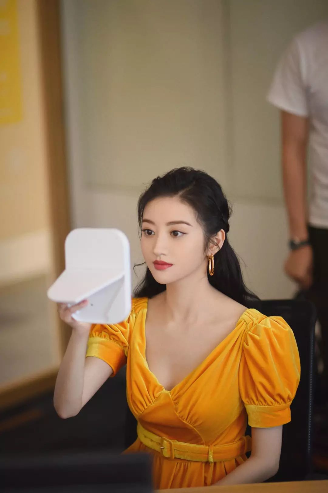 出门被搭讪是什么感受?化上这个复古妆容你就知道了! 出门被搭讪是什么感受?化上这个复古妆容你就知道了!
