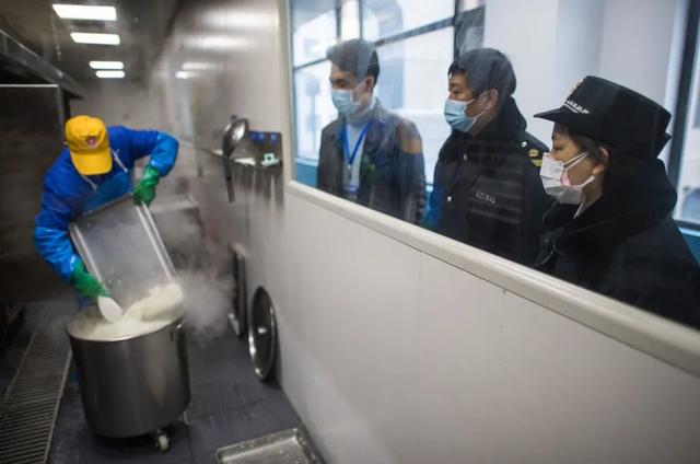 方舱医院最皮患者 a4e340809f474e1086c9290686ce48dc.jpeg