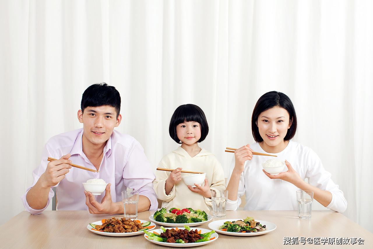 中国糖尿病人数远超1亿，医生忠告，45岁以后，晚上坚持两多两少