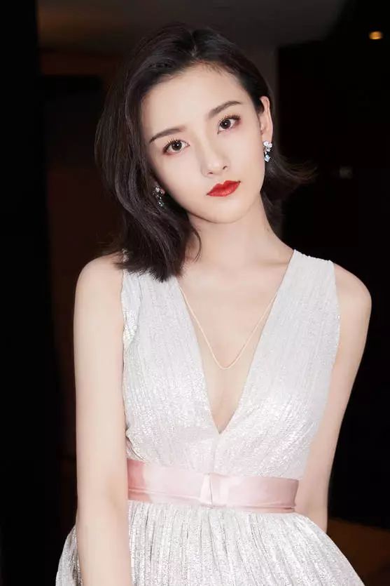 出门被搭讪是什么感受?化上这个复古妆容你就知道了! 出门被搭讪是什么感受?化上这个复古妆容你就知道了!
