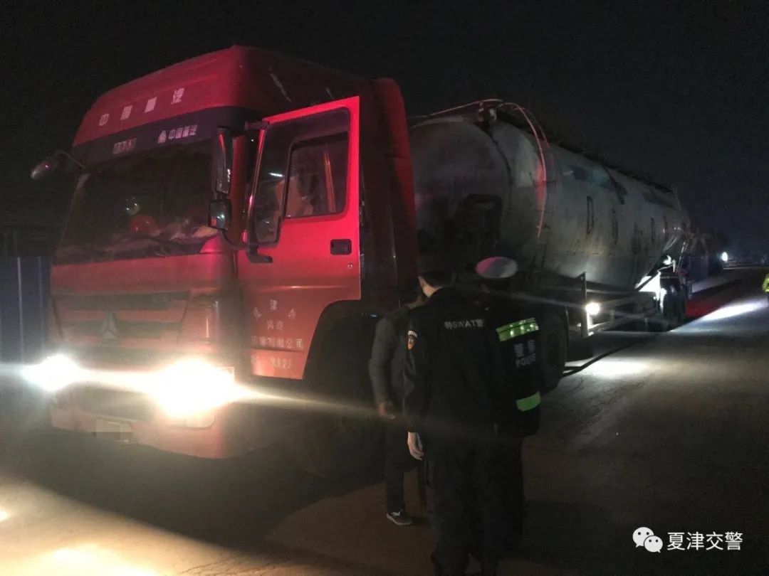 蓝天保卫战│夏津交警联合特巡警开展交通违法夜查行动