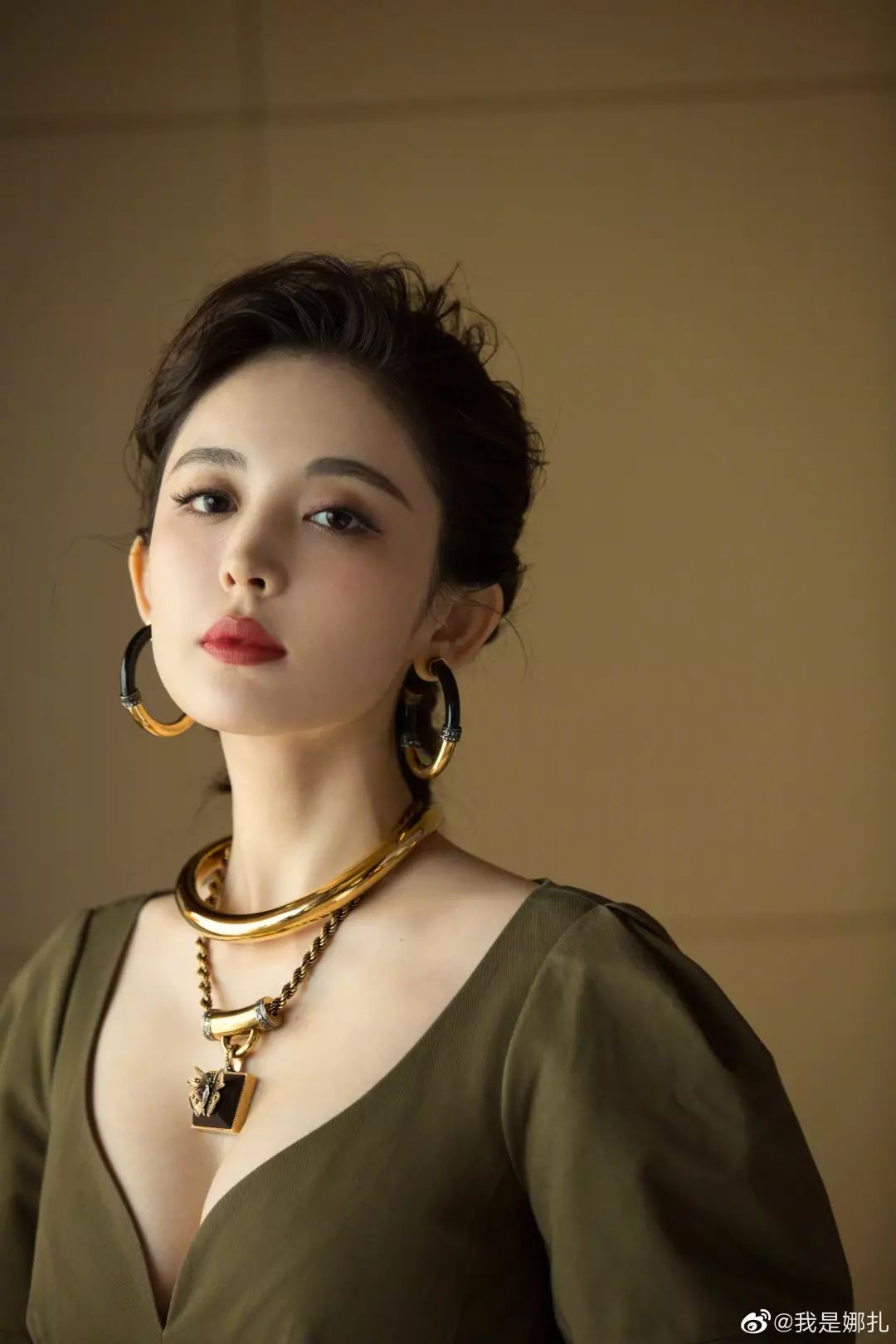 出门被搭讪是什么感受?化上这个复古妆容你就知道了! 出门被搭讪是什么感受?化上这个复古妆容你就知道了!