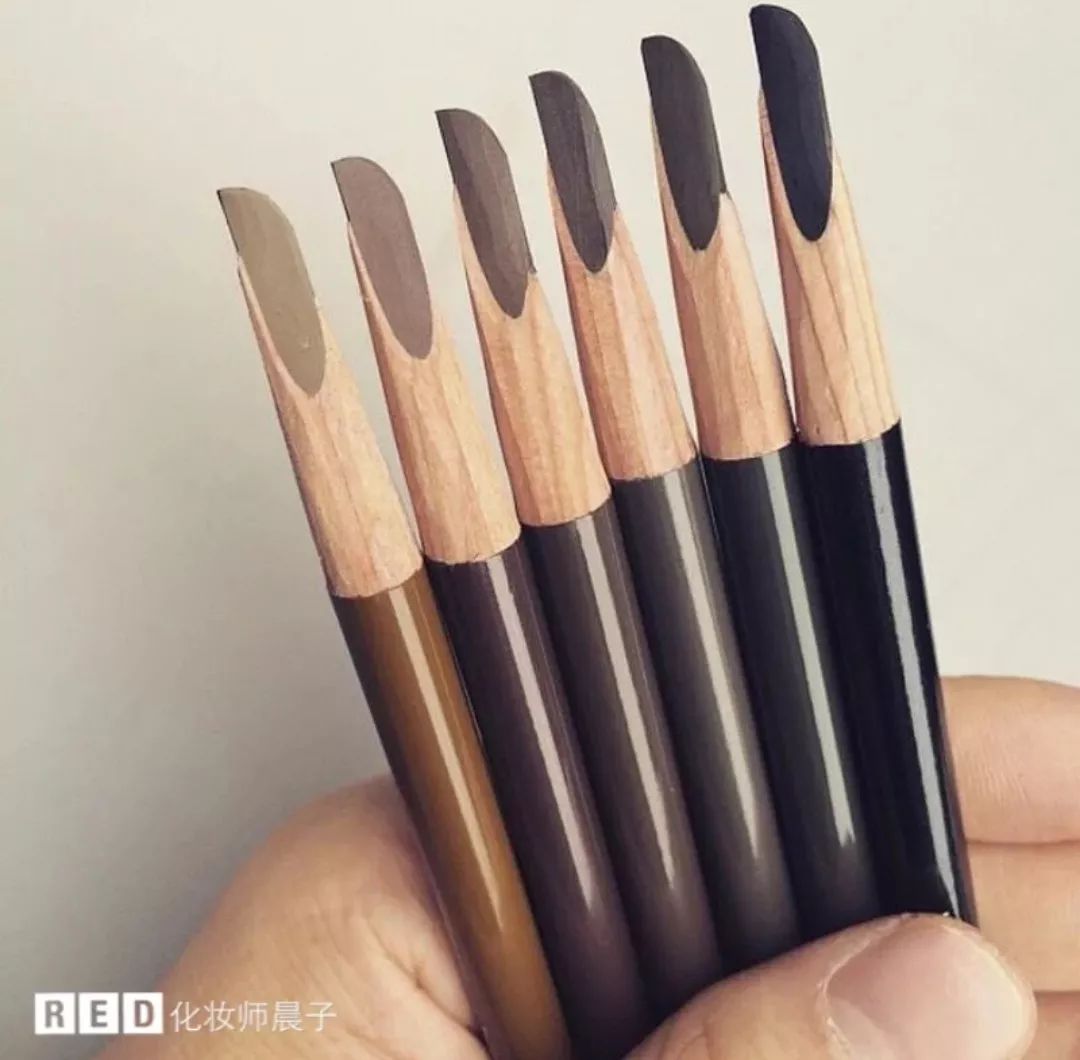 出门被搭讪是什么感受?化上这个复古妆容你就知道了! 出门被搭讪是什么感受?化上这个复古妆容你就知道了!