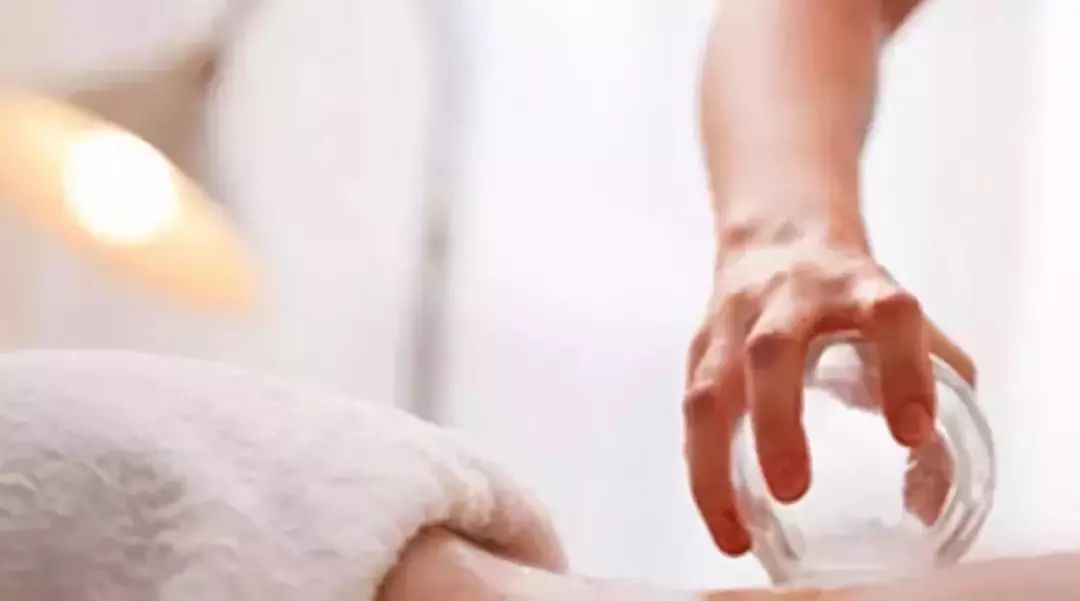 拔罐为啥会出水泡 e45544bfbc504bb8aefec76e5dad2af6.jpeg