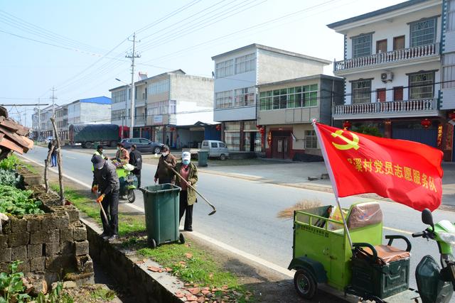 东至县泥溪镇防疫一线践行雷锋精神