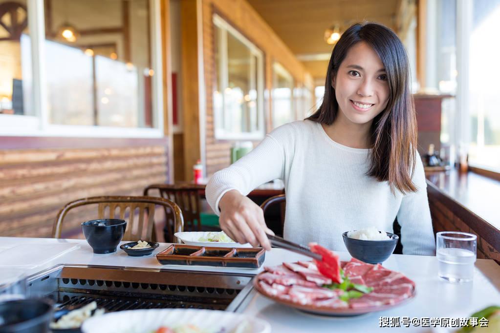 中国糖尿病人数远超1亿，医生忠告，45岁以后，晚上坚持两多两少
