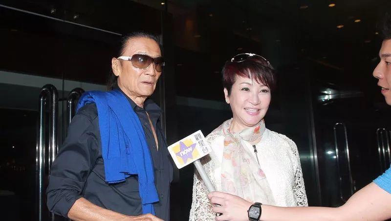 67岁狄波拉与二婚老公近照曝光,一句话透露谢霆锋仍认同张柏芝