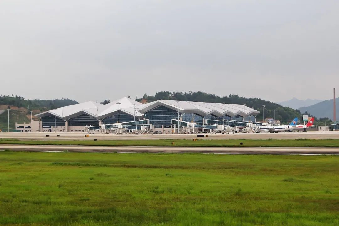 张家界荷花国际机场:外防输入 守护到港航班旅客健康