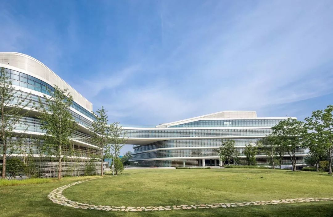 华为南京研发中心—— 6年完成的一体化设计(建筑,景观,室内)