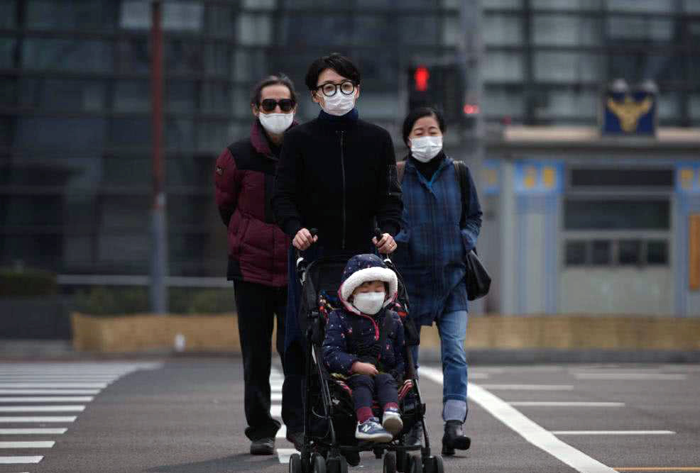 高场扯人口罩_戴口罩的人简笔画