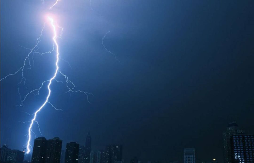 春天的天气也是五彩缤纷的,雷雨,冰雹,大风,强降雨,随时准备着"登台".