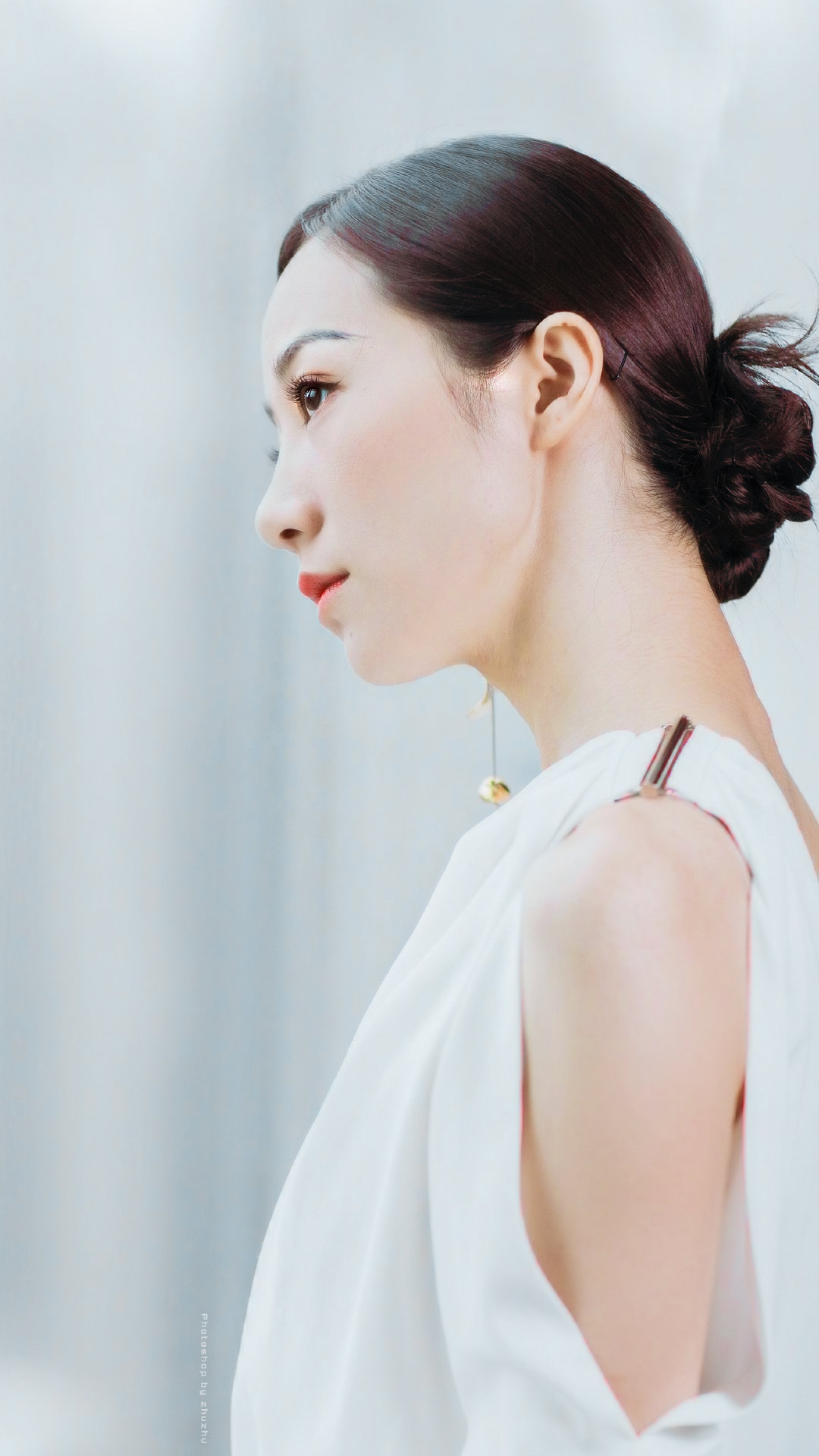 韩雪一身白色衣服尽显美丽身材,没有男人能顶