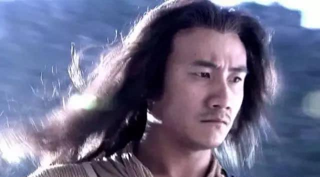 f姐熟悉胡军,是在《天龙八部》中,就是和刘涛一起的那一版,他是乔峰